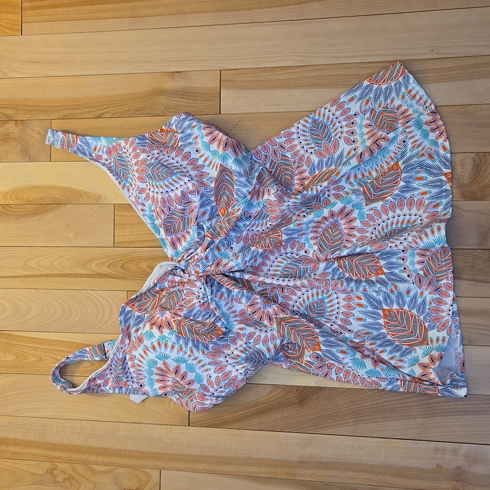 Vibrant Floral Tankini Swimsuit 34E Bracup Size NWOT Top Only